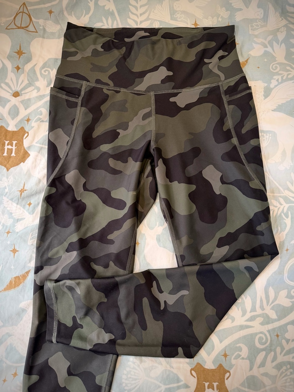 Old Navy womens Camo Leggings in Olive and Black